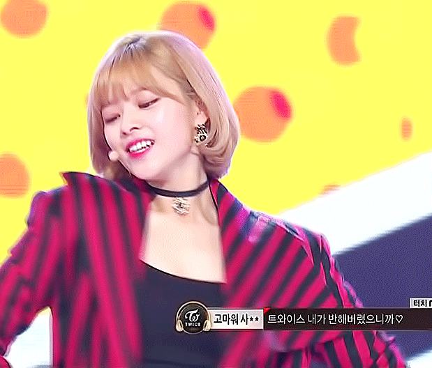 이제 단발이 자리잡은 듯한 가요대제전 정연.gif | 인스티즈