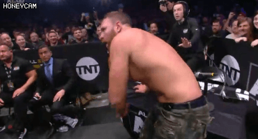 [AEW] 존 목슬리 vs 조이 자넬라.gif | 인스티즈