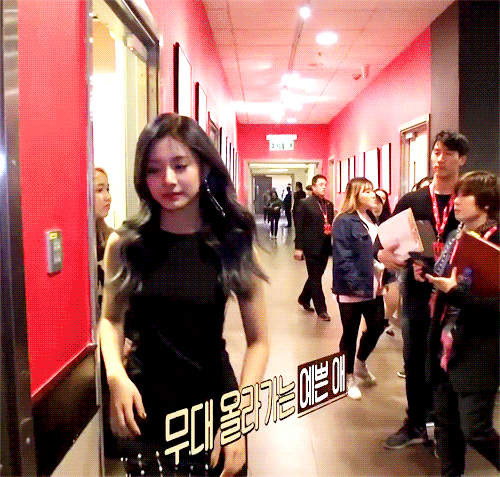 전성기 오기도 전에 어빌 200을 찍어버린 99년생 쯔위.gif | 인스티즈