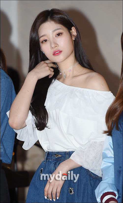 정채연 어깨노출 | 인스티즈