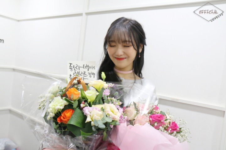[러블리즈] 퇴근길 버스가 생각보다 널널해서 수정이 | 인스티즈