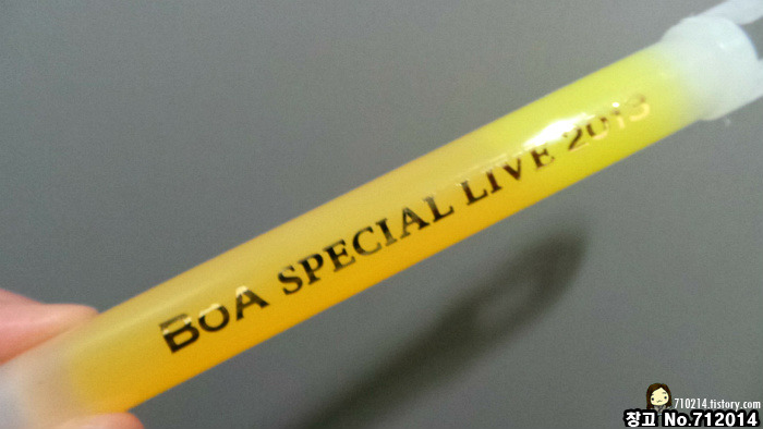 공식 응원봉이 없어서 미안해 하는 보아 (feat.일 안하는 SM) | 인스티즈