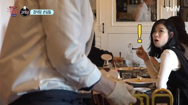[강식당] 안재현을 본 여자손님들 반응.jpgif | 인스티즈