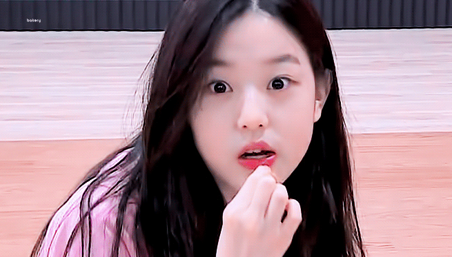 만 13세의 나이로 프로그램을 휘젓고 다니는 아이돌 연습생.gif | 인스티즈