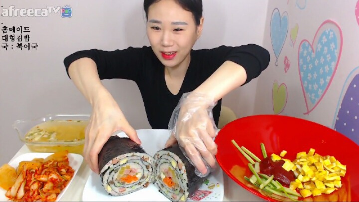 초대형 음식을 사랑하는 먹방BJ | 인스티즈