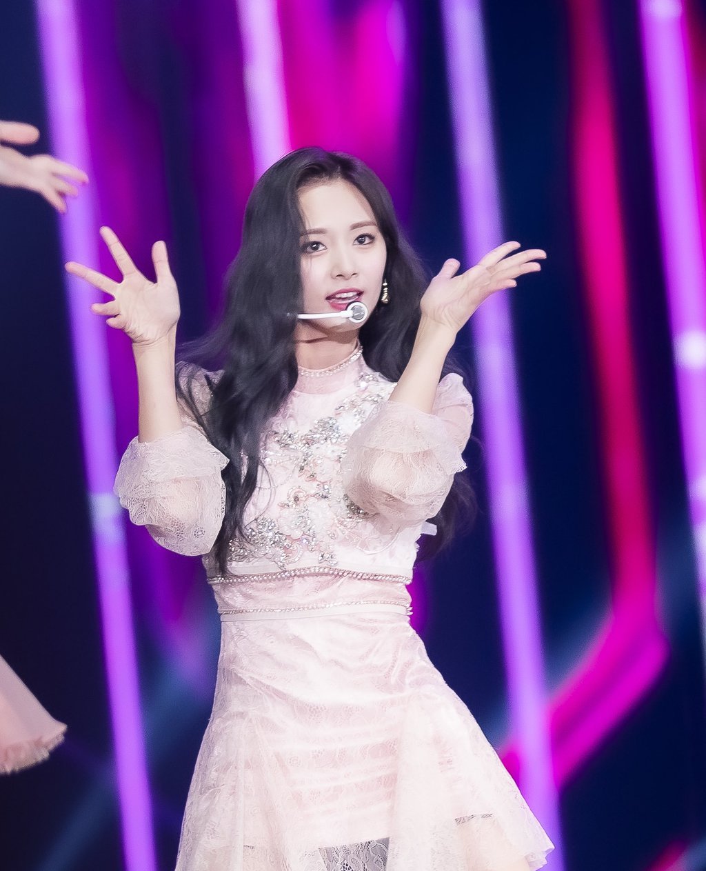 어제 골든디스크어워즈 트와이스 쯔위의 미모ㄷㄷㄷ.jpgif | 인스티즈