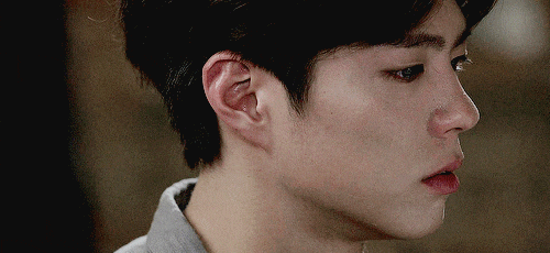 [고르기] 눈물로 가지말라고 붙잡는 남친 고르기.gif | 인스티즈