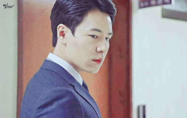 [슬기로운감빵생활] 지호(크리스탈)가 첫눈에 반한 남자(김제혁 아님).jpgif | 인스티즈