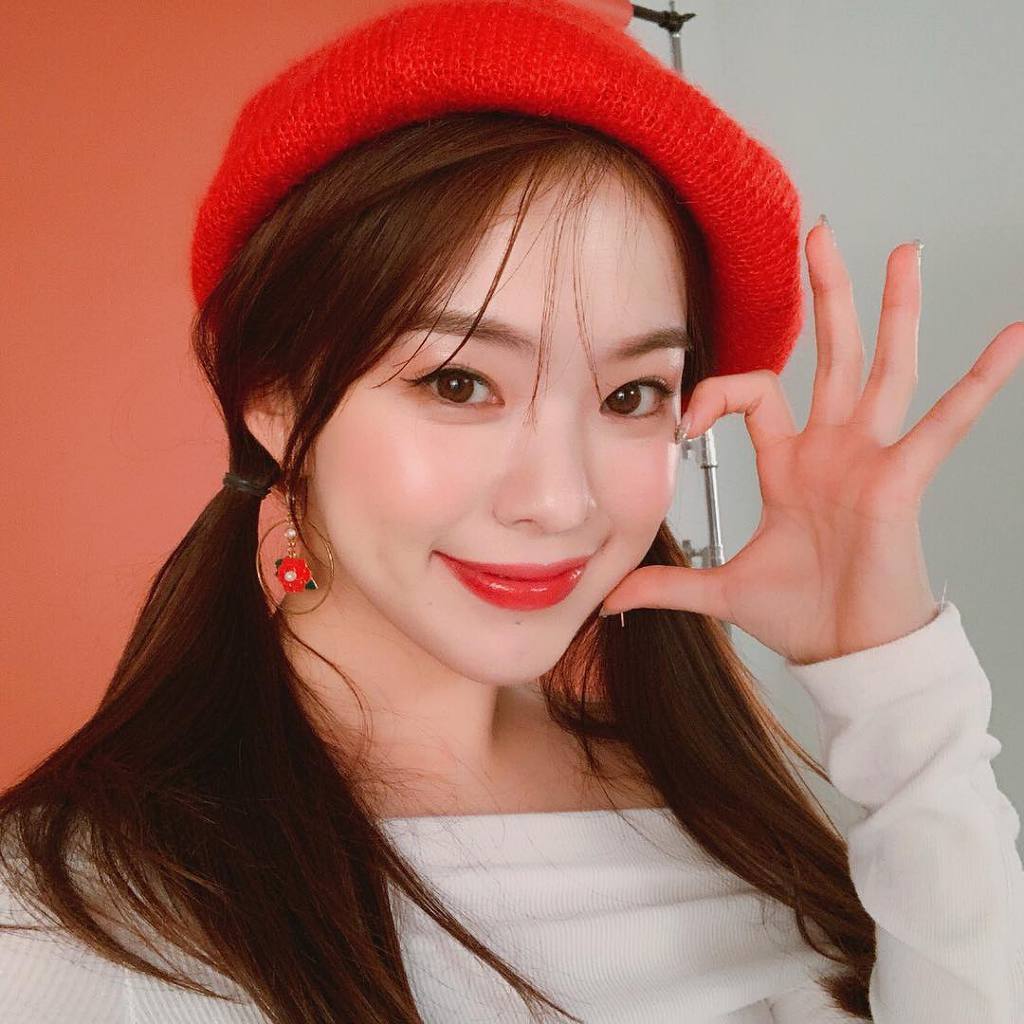 오늘자 하늘사장님 인스타 with 청하 | 인스티즈
