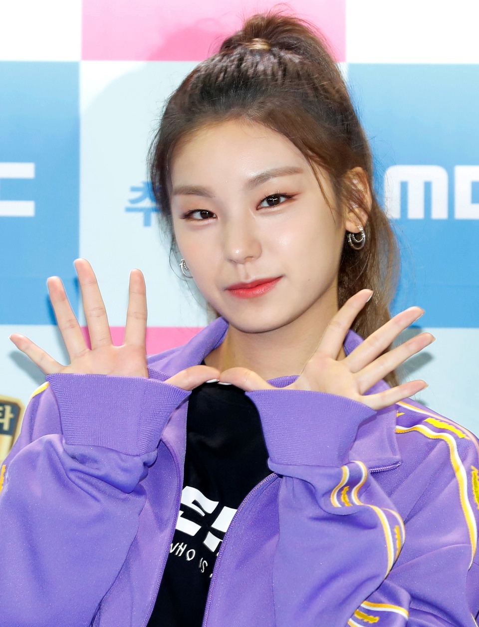 ITZY 아육대 포토월 | 인스티즈