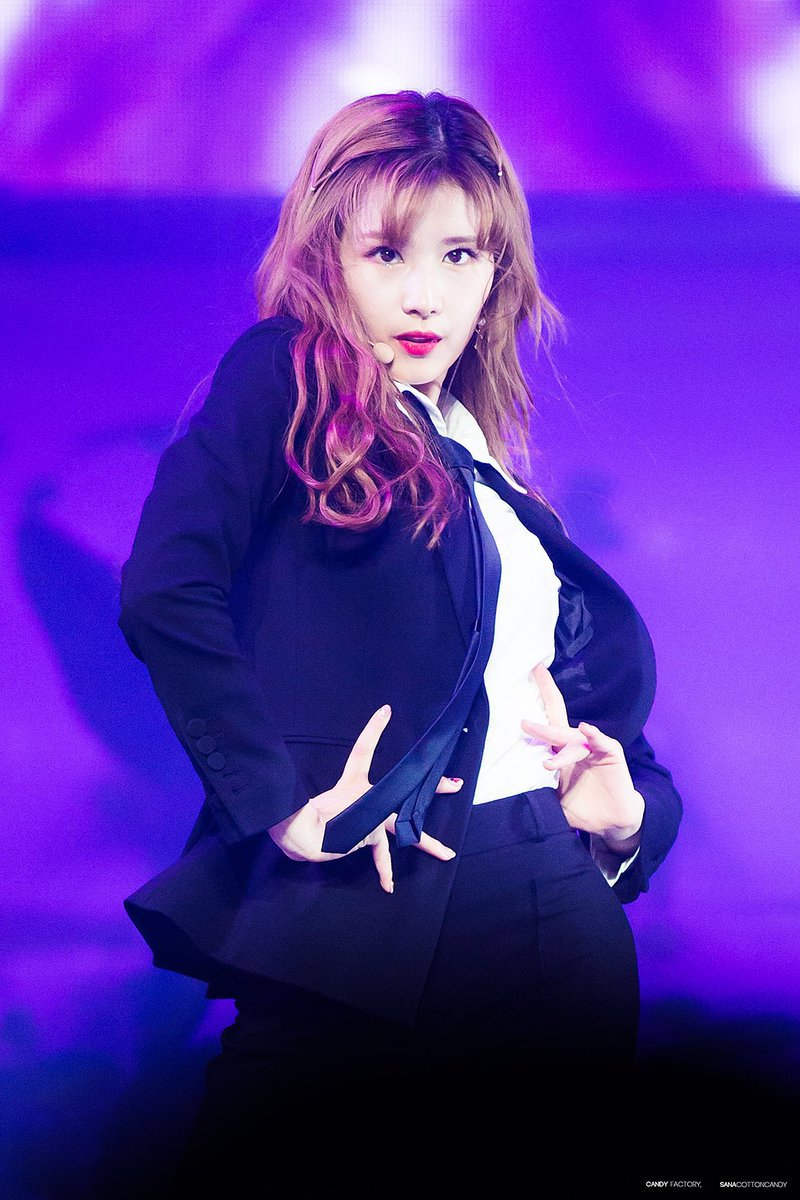 카리스마 넘치는 사나.jpg | 인스티즈